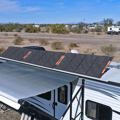 Хорошая цена Комплект портативных складных солнечных панелей мощностью 300 Вт с передней панелью ETFE и компактным размером в сложенном виде 812x608 мм онлайн