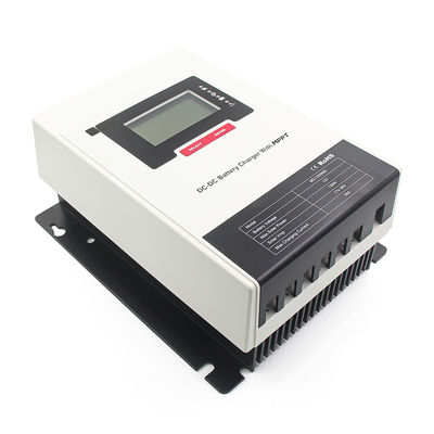 Хорошая цена 50A умное постоянное постоянное зарядное устройство с 12/24Vdc стартовым аккумулятором напряжение 700W PV Входной мощностью онлайн